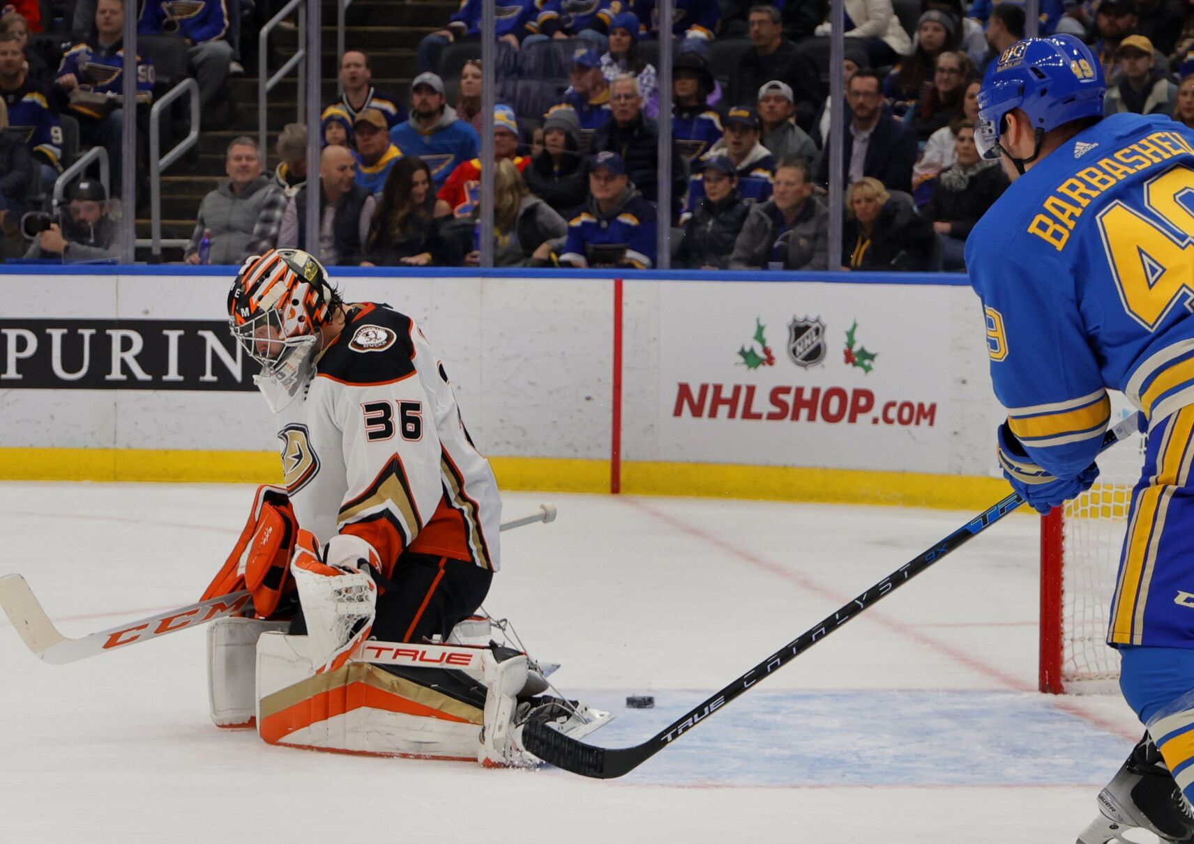 Blues 6, Ducks 2